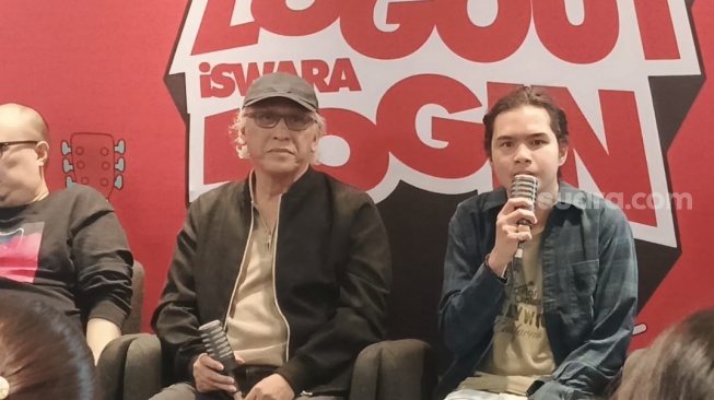 Iwan Fals dan Dul Jaelani ditemui di Cilandak, Jakarta Selatan pada Rabu (26/2/2025). [Suara.com/Rena Pangesti]