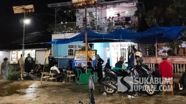 Rumah korban di Desa Mangkalaya, Kecamatan Gunungguruh, Kabupaten Sukabumi. | Foto: SU/Asep Awaludin