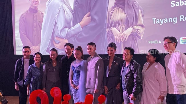 Pemain Santri Pilihan Bunda 2 dalam konferensi pers serial Santri Pilihan Bunda 2 yang digelar di kawasan MH. Thamrin, Jakarta Pusat, Kamis (27/2/2025). [Suara.com/Tiara Rosana]