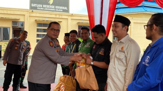 Polres Labusel Salurkan 160 Paket Sembako Jelang Ramadan