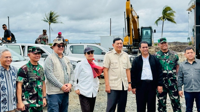 Mentan Amran dan Menkeu Sri Mulyani Tinjau Progres Cetak Sawah di Wanam