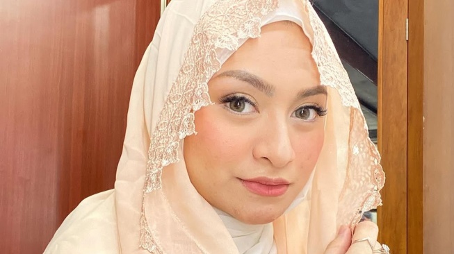 Ucapkan Selamat Puasa, Nathalie Holscher Tiba-tiba Tutup Aurat dan Pakai Cincin Inisial S