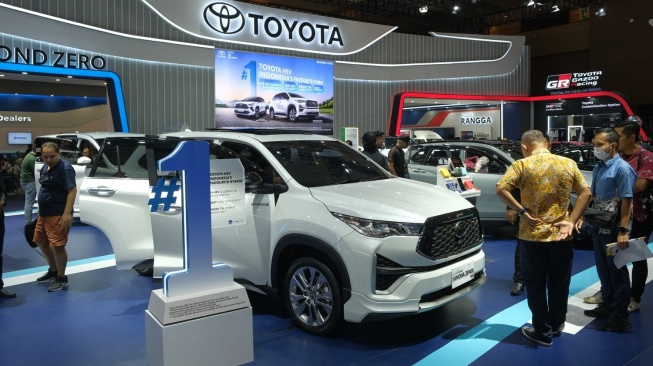 Produk Hybrid Topang Penjualan Toyota Sepanjang Gelaran IIMS 2025