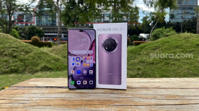 Review Honor X9c. [Suara.com/Dicky Prastya]