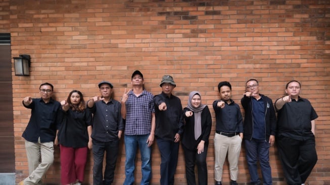 Band Dosen DOKAR 87 Serukan Perdamaian Dunia