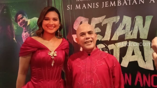 Indah Permatasari dan Ozy Syahputra dalam gala premiere film Setan Botak di Jembatan Ancol, Metropole, Jakarta Pusat pada Kamis (27/2/2025) [Suara.com/Rena Pangesti]