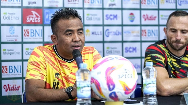 Pelatih Bhayangkara FC, Hanim Sugiarto, di Liga 2 2024/2025. (Dok. Bhayangkara FC)