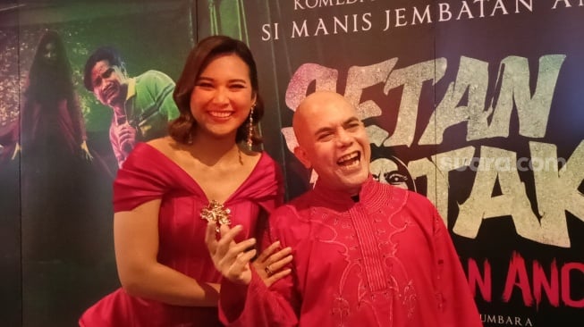 Indah Permatasari dan Ozy Syahputra dalam gala premiere film Setan Botak di Jembatan Ancol, Metropole, Jakarta Pusat pada Kamis (27/2/2025) [Suara.com/Rena Pangesti]