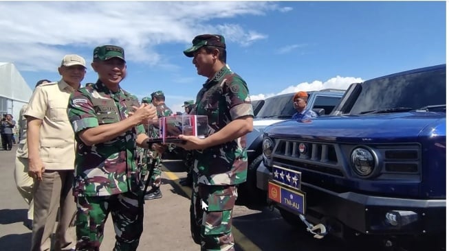 Menhan Sjafrie Sjamsoeddin Serahkan 700 Unit Maung MV3 ke TNI dan Polri