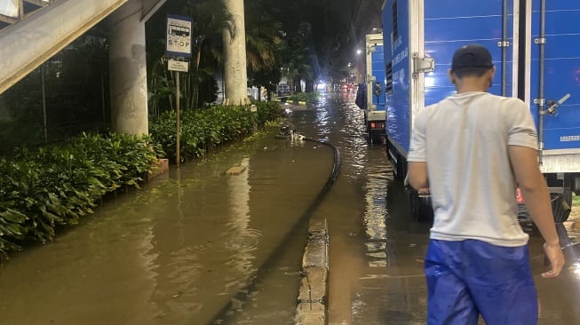 Banjir Jakarta, Minggu (2/3/2025) (Suara.com/Faqih)