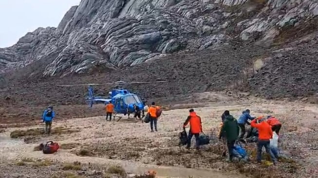 Jasad Dua Pendaki Meninggal di Puncak Carstensz akan Diterbangkan ke Jakarta Senin Besok