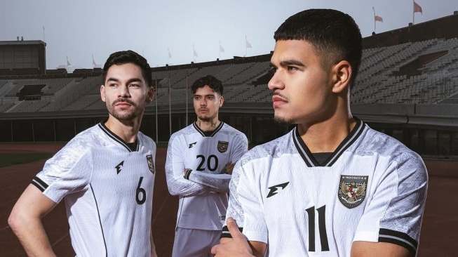 Timnas Indonesia mengenakan jersey tandang berwarna putih. [Dok. IG/@/TimnasIndonesia]