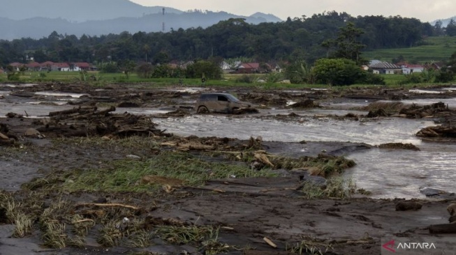 Banjir Lahar Dingin Mengintai, Warga Bantaran Sungai Gunung Marapi Diminta Waspada!