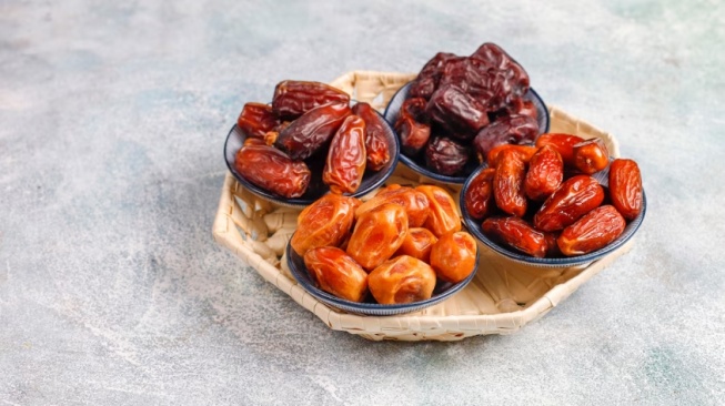 Awas Kurma Palsu! Cek 4 Ciri Kurma Asli Sebelum Beli untuk Takjil
