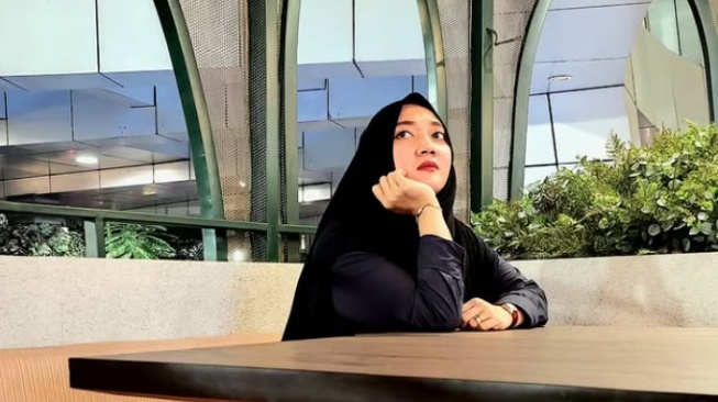penyanyi religi Sulistyawati alias Sulis (Instagram/@suliszehra)