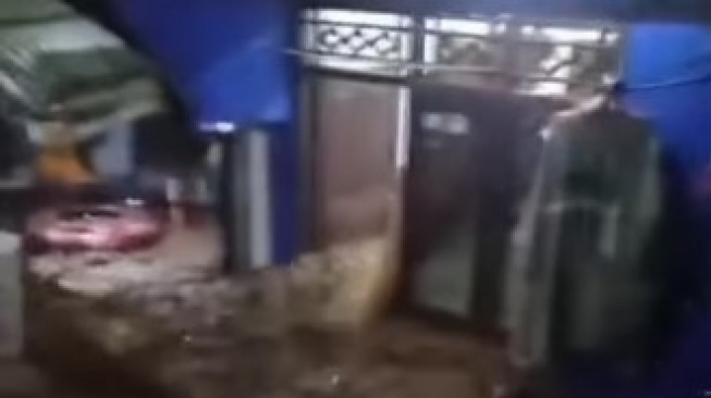 Tangkapan Layar Banjir di Puncak Bogor, Jawa Barat, Minggu (2/3/2025) malam [Ist]