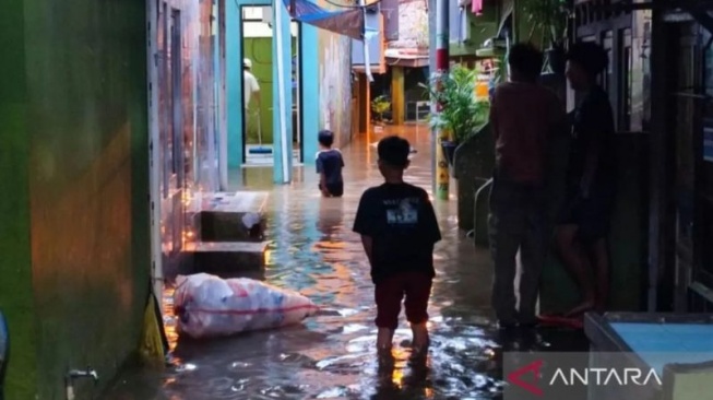 20 RT di Jakarta Timur Terendam Banjir Akibat Luapan Kali Ciliwung