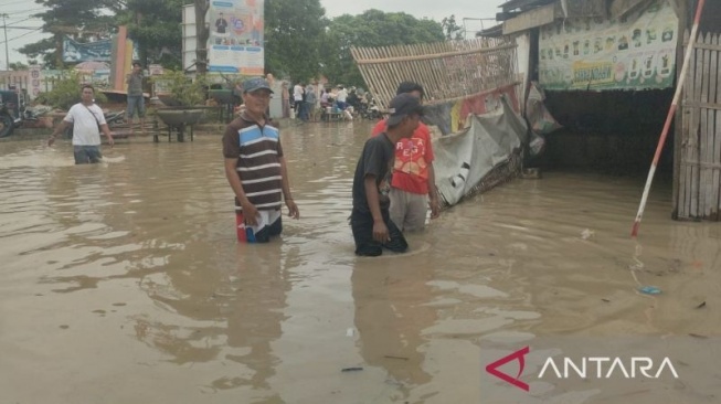 Drainase Buruk, Hujan Deras Berjam-jam Hingga Air Kiriman Bikin 7 Wilayah di Kabupaten Bekasi Banjir