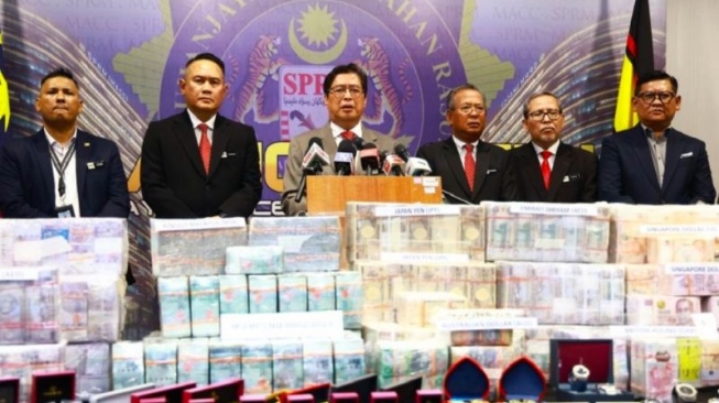 Mantan PM Malaysia Ismail Sabri Terjerat Kasus Korupsi, SPRM Amankan Bukti Uang Tunai Ratusan Miliar