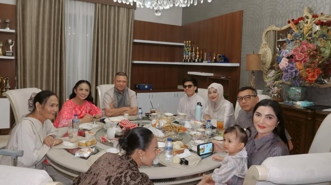 Keluarga Kris Dayanti Buka Puasa Bersama, Penampakan Gorengannya Curi Perhatian