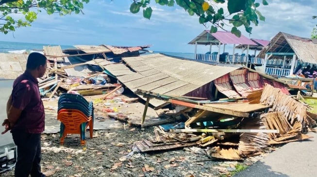 Kafe di Pantai Ujung Karang Aceh Dibongkar Warga, Ini Penyebabnya