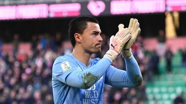 Calon kiper Timnas Indonesia, Emil Audero bermain apik bersama Palermo. [Dok. IG/@emil_audero]