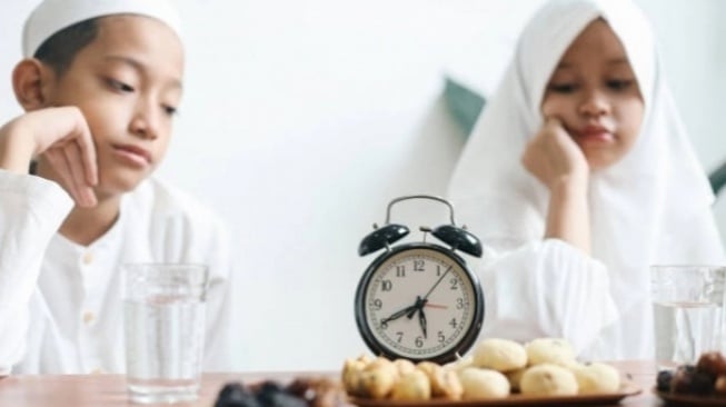 Ilustrasi Puasa - Jadwal Buka Puasa Ramadhan 2025 Sebulan Penuh (Unsplash)