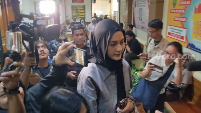 Ibunda Paula Verhoeven Diduga Sindir Pedas Baim Wong : "Cium Kebusukanmu Sendiri"