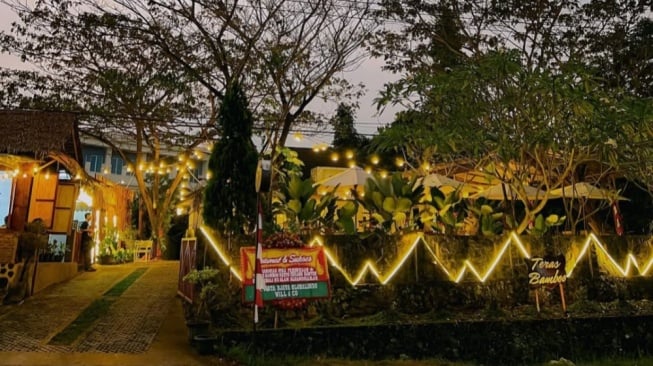 Teras Bamboo, Rekomendasi Tempat Bukber dengan Suasana Romantis di Serang