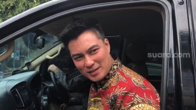 Baim Wong saat hadir sidang cerai lanjutan di Pengadilan Agama Jakarta Selatan, Rabu (5/3/2025). [Suara.com/Adiyoga Priyambodo]