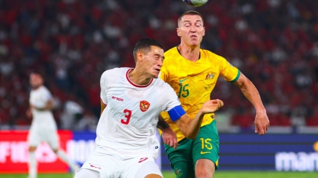 Jay Idzes saat membela Timnas Indonesia di laga melawan Australia (the-afc.com)