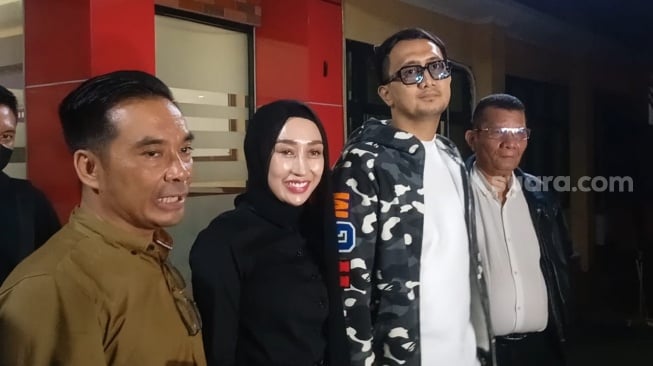 Akhirnya Muncul ke Publik, Begini Curhat Reza Gladys Usai Nikita Mirzani Ditahan