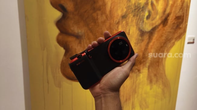 Xiaomi 15 Ultra Photography Kit Legend Edition ikut dirilis ke Indonesia 13 Maret 2025 bareng Xiaomi 15. [Suara.com/Dicky Prastya]