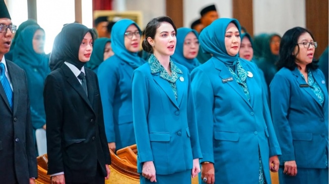 Pesona Arumi Bachsin dalam Balutan Seragam Tosca, Banjir Pujian dari Netizen! (Instagram)