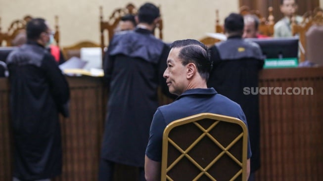 Menteri Perdagangan periode 2015-206 Thomas Trikasih Lembong atau Tom Lembong saat menjalani sidang dakwaan di Pengadilan Tindak Pidana Korupsi (Tipikor), Jakarta, Kamis (6/3/2025). [Suara.com/Alfian Winanto]