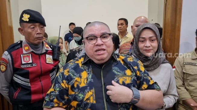 Razman Arif Nasution Sedih Lolly Live TikTok Lagi Tanpa Beban: Katanya Cinta Sama Vadel Badjideh