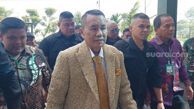 Dikawal Bodygruad ke Pengadilan, Hotman Paris Cibir Razman Arif Nasution Jelang Sidang: Salah Lawan!