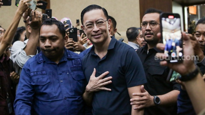 Menteri Perdagangan periode 2015-206 Thomas Trikasih Lembong atau Tom Lembong saat menjalani sidang dakwaan di Pengadilan Tindak Pidana Korupsi (Tipikor), Jakarta, Kamis (6/3/2025). [Suara.com/Alfian Winanto]