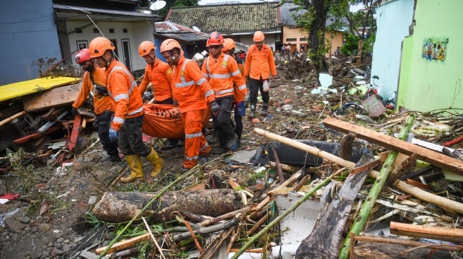 Bencana Mengerikan di Sukabumi, BNPB: 5 Orang Tewas, Ratusan Rumah Rata dengan Tanah