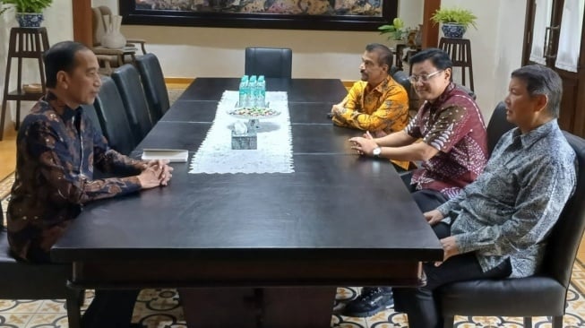 Dua Jam Bertemu di Rumah Banjarsari, Apa yang Diobrolin Jokowi dengan Hashim Djojohadikusumo?