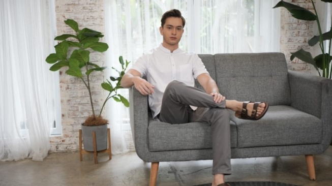 Inspirasi baju koko minimalis modern. (Dok. Darius by LGS)