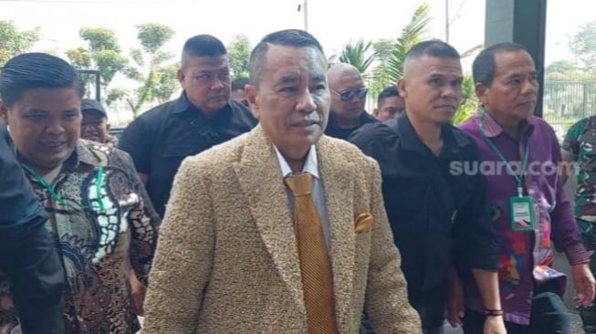 Hotman Paris Hutapea menghadiri sidang lanjutan melawan Razman Arif Nasution di Pengadilan Negeri Jakarta Utara, Kamis (6/3/2025). [Suara.com/Adiyoga Priyambodo]