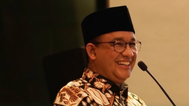 Anies Baswedan saat memberikan ceramah di Masjid Kampus UGM di momen Ramadan. [Instagram/Masjid Kampus UGM]