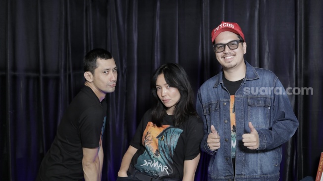 Revaldo, Imelda Therinne dan Kevin Julio pemain film Samar: Ilmira Nirmala saat datang ke kantor Suara.com kawasan Kuningan, Jakarta Selatan pada Jumat (7/3/2025) [Suara.com/Ramadhani]