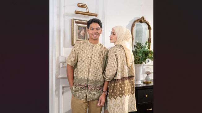 Couple Goals! 5 Pilihan Baju Lebaran yang Bikin Kamu dan Pasangan Jadi Kece di Hari Kemenangan