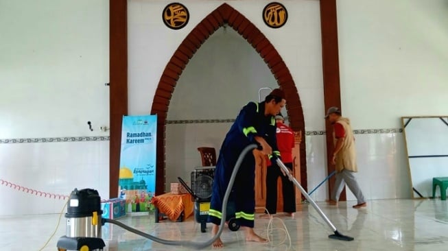 Kisah Relawan Pembersih Masjid di Magelang, Dicurigai Warga karena Berjenggot