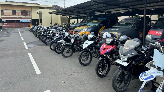 Polres Sukoharjo berhasil mengamankan sebanyak 38 unit sepeda motor berknalpot brong dan 44 pemuda. [Dok Polres Sukoharjo]