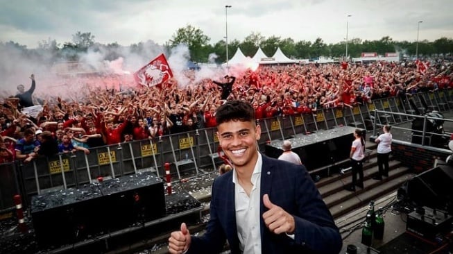 Pelatih FC Twente: Mees Hilgers Cs Ceroboh dan Tidak Bagus [Instagram Mees Hilgers]