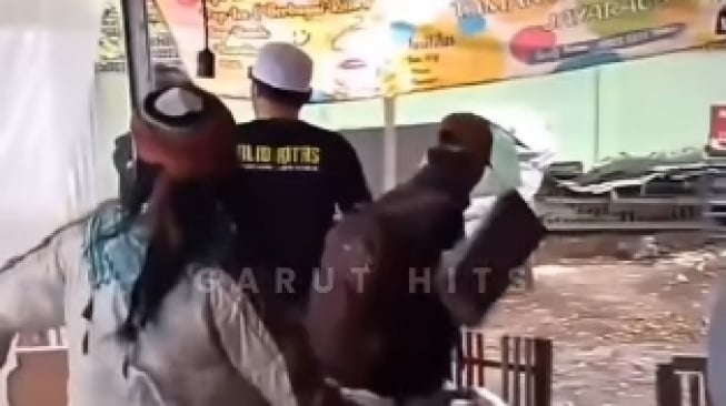 Aksi Kekerasan Ormas di Garut saat Razia Rumah Makan, Guru Besar Fikih UIN: Mereka Bukan Wilayatul Hisbah