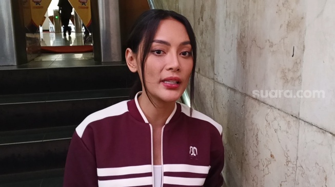 Hamil 9 Bulan Tanpa Suami, Erika Carlina Bagikan Momen Cek Kandungan Ditemani Orang Tua